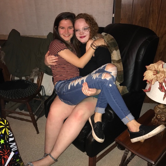 Meet your Posher, Hannah - Picture 1 of 1